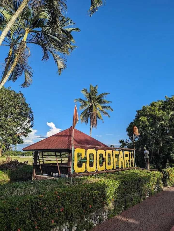 Hotel Pantropi-Coco Farm Calapan Exterior foto